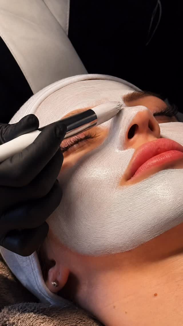 Precizan tretman njege lica u salonu Calma Beauty